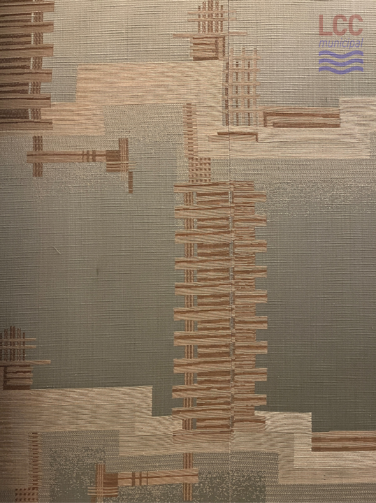 The wallpaper is an abstract design in grey/blue and brown